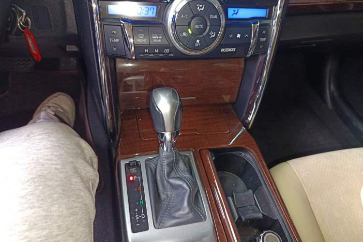 Used Toyota Reiz 2013 2.5V Shangrui Edition Gear Lever