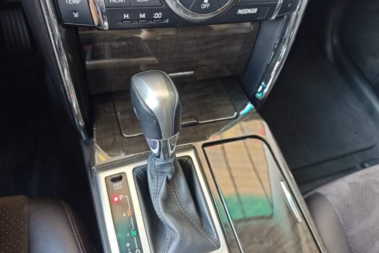 Used Toyota Reiz 2013 2.5V Shangrui Edition Gear Lever