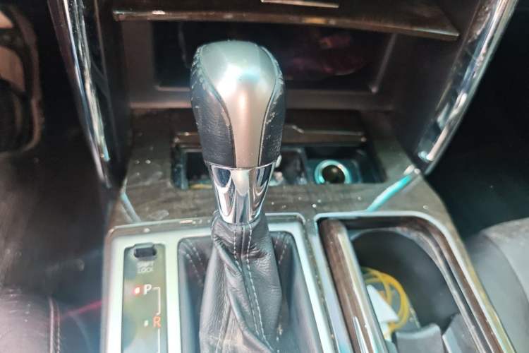 Used Toyota Reiz 2013 2.5V Elite Edition Gear Lever