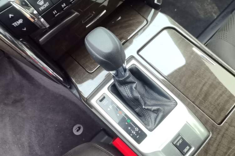Used Toyota Reiz 2013 2.5S Elite Edition Gear Lever