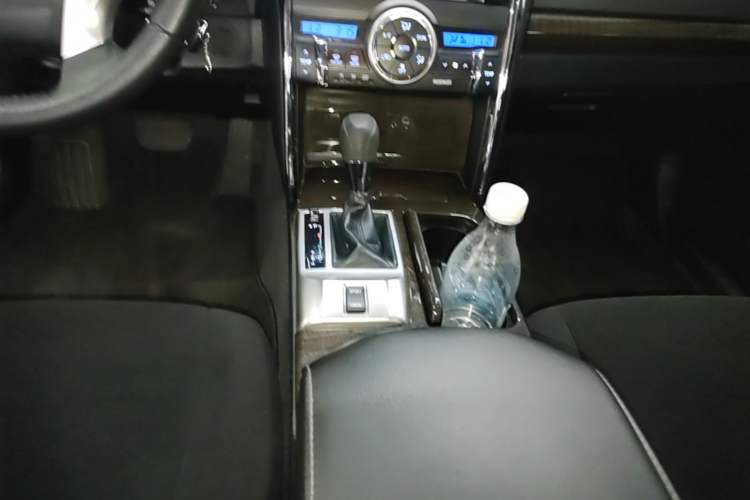 Used Toyota Reiz 2013 2.5S Elite Edition Gear Lever