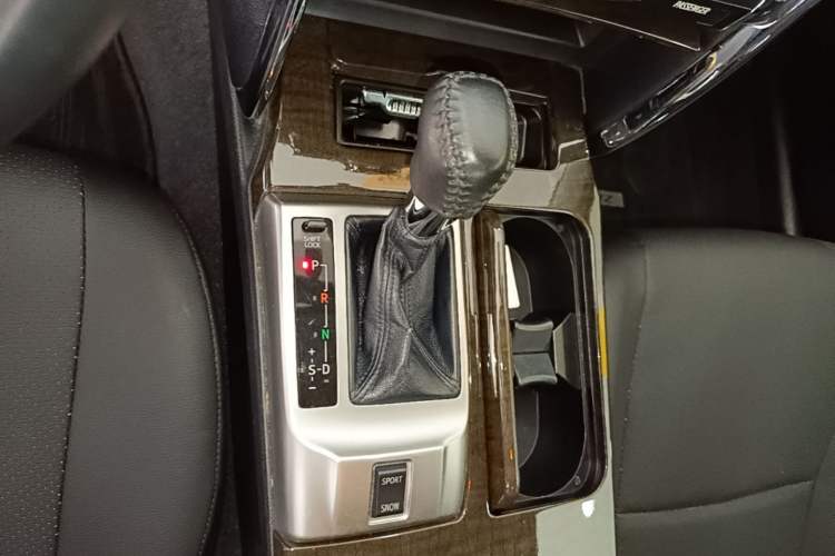 Used Toyota Reiz 2013 2.5S Elite Edition Gear Lever
