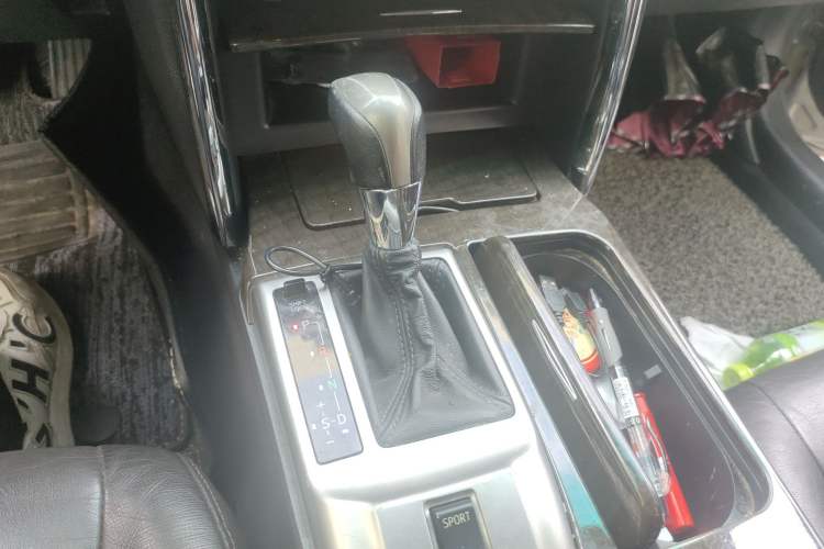Used Toyota Reiz 2013 2.5V Elite Edition Gear Lever