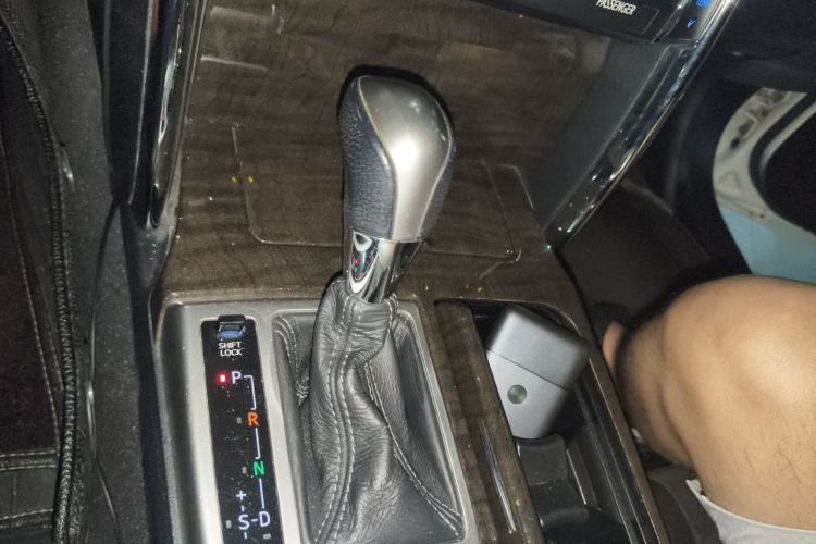 Used Toyota Reiz 2013 2.5V Shangrui Edition Gear Lever
