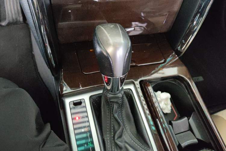 Used Toyota Reiz 2013 2.5V Shangrui Edition Gear Lever