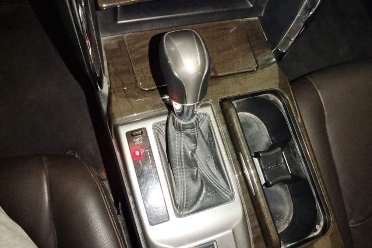 Used Toyota Reiz 2013 2.5V Elite Edition Gear Lever