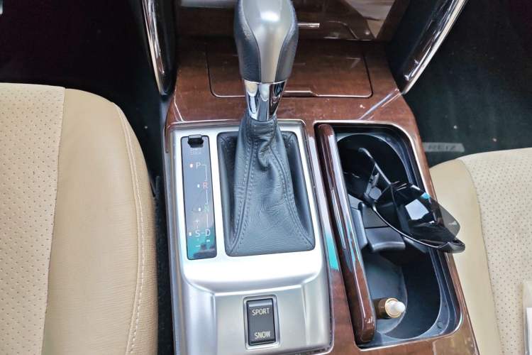 Used Toyota Reiz 2013 2.5V Shangrui Navigation Edition Gear Lever