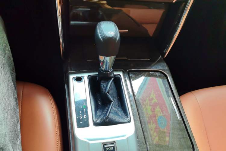 Used Toyota Reiz 2013 2.5S Elite Edition Gear Lever