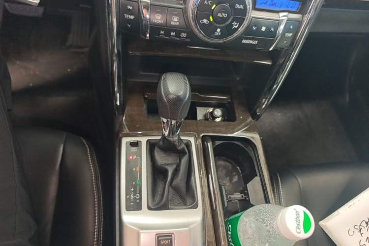 Used Toyota Reiz 2013 2.5S Elite Edition Gear Lever