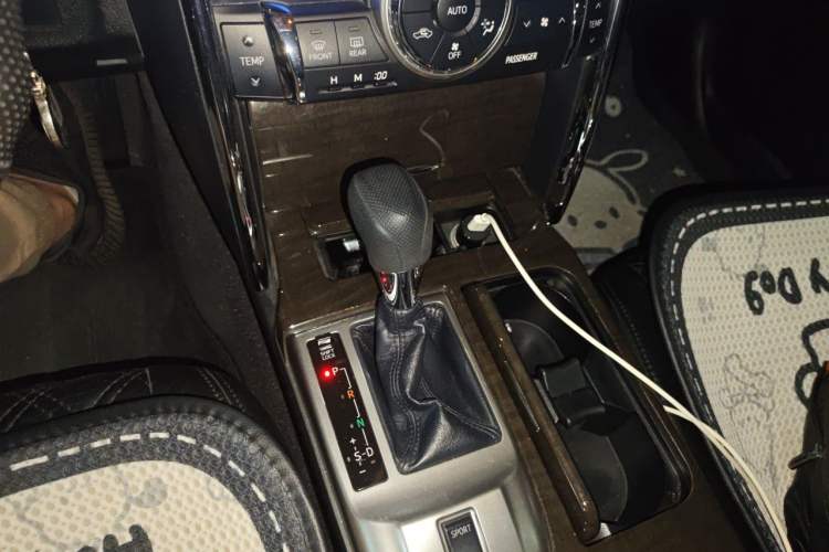 Used Toyota Reiz 2013 2.5S Elite Edition Gear Lever