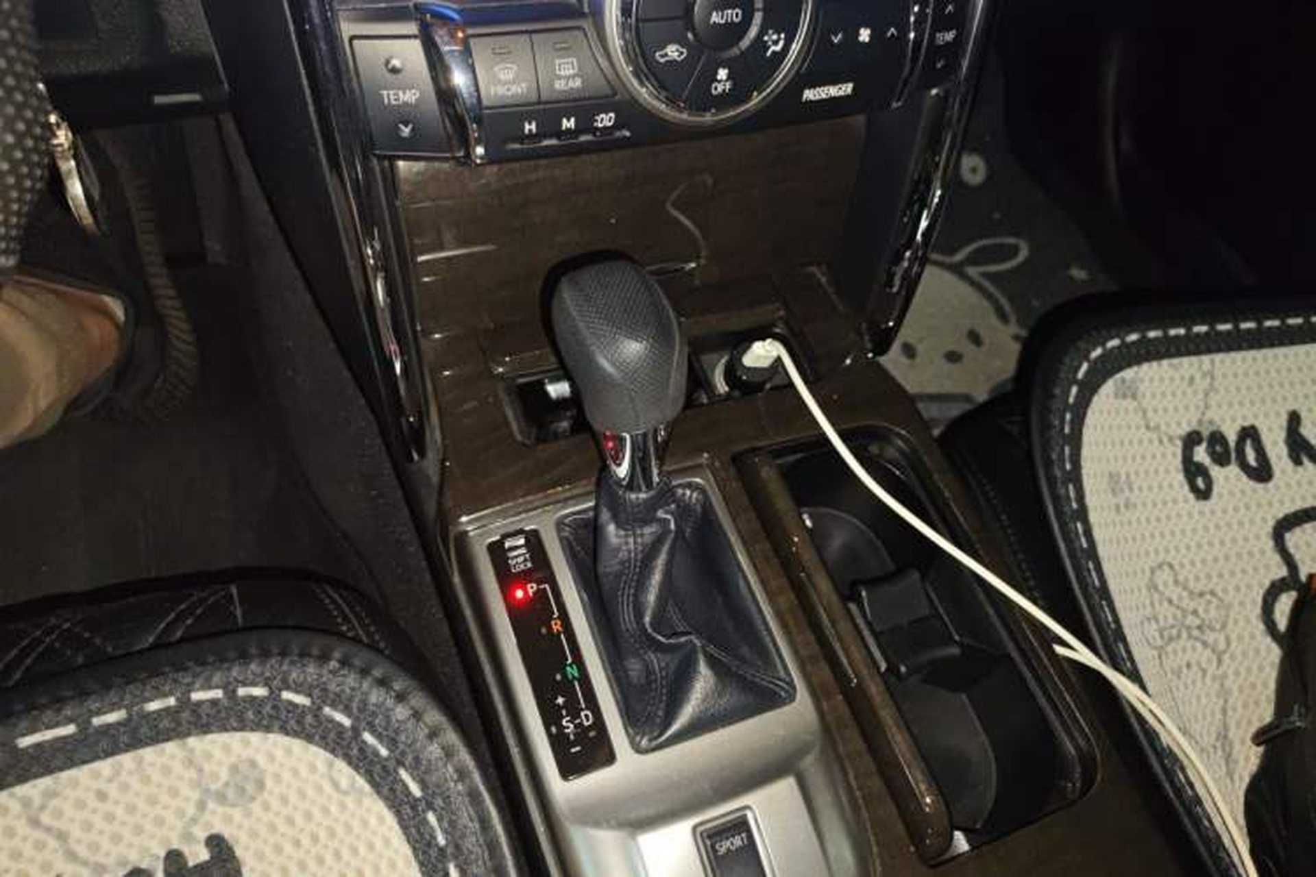Used Toyota Reiz 2013 2.5S Elite Edition Gear Lever