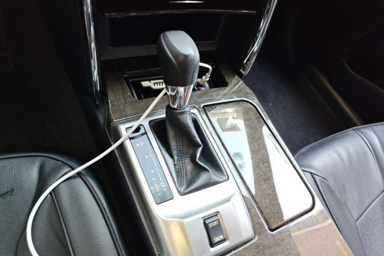 Used Toyota Reiz 2013 2.5S Elite Edition Gear Lever