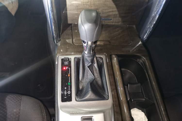 Used Toyota Reiz 2013 2.5S Elite Edition Gear Lever