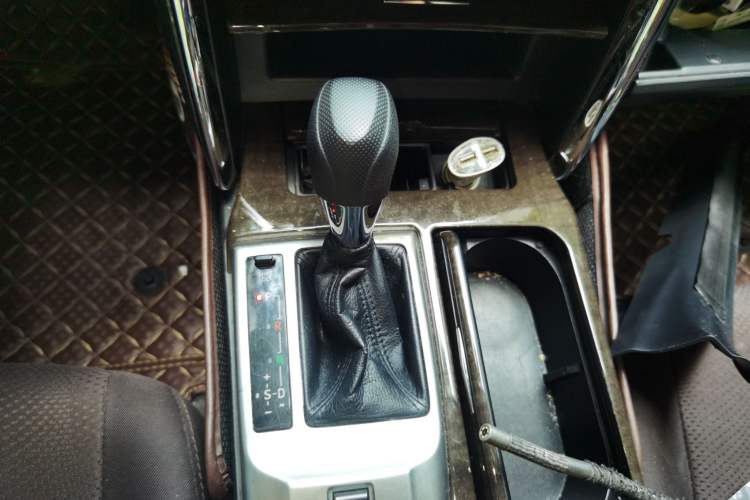 Used Toyota Reiz 2013 2.5S Elite Edition Gear Lever