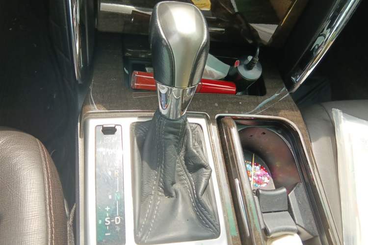 Used Toyota Reiz 2013 2.5V Elite Edition Gear Lever