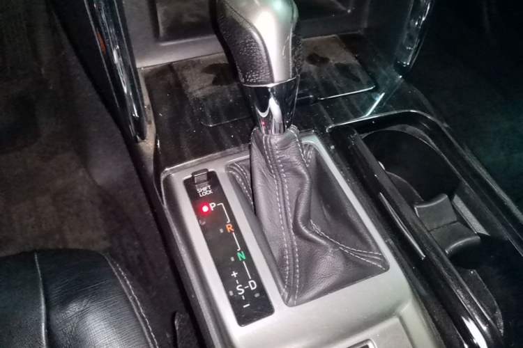 Used Toyota Reiz 2013 2.5V Elite Edition Gear Lever