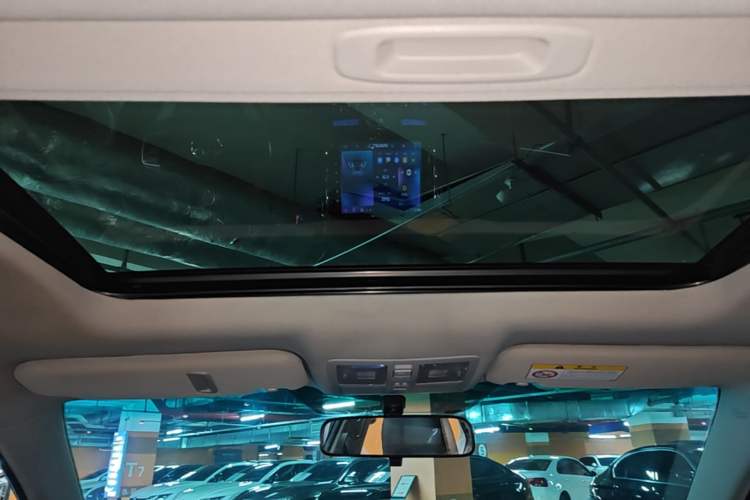 Used Toyota Reiz 2013 2.5V Elite Edition Headliner