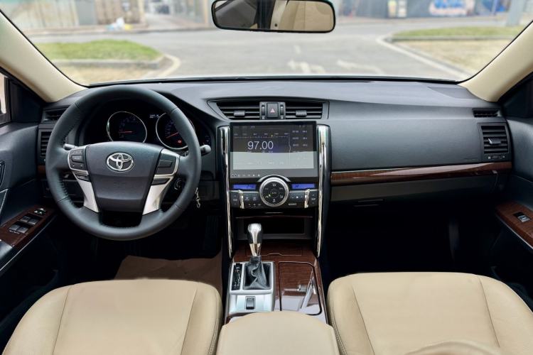Used Toyota Reiz 2013 2.5V Elite Edition Interior 1