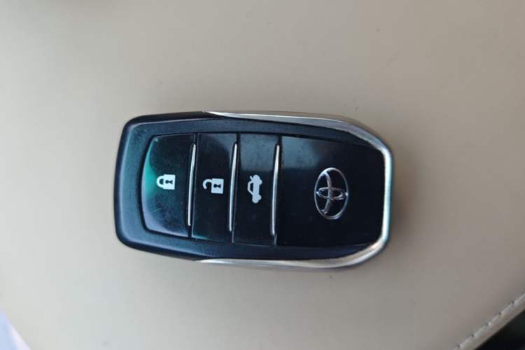Used Toyota Reiz 2013 2.5V Shangrui Edition Interior 1