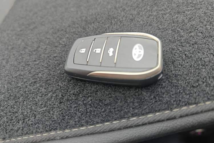 Used Toyota Reiz 2013 2.5S Elite Edition Interior 1