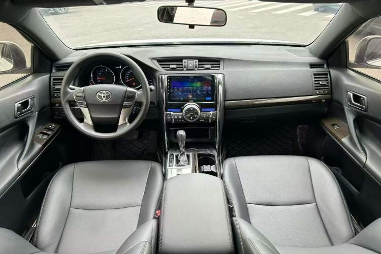 Used Toyota Reiz 2013 2.5S Elite Edition Interior 1