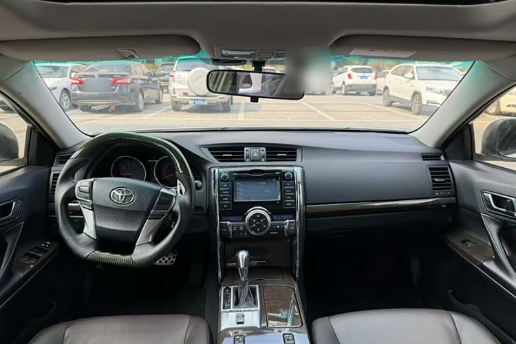 Used Toyota Reiz 2013 2.5V Elite Edition Interior 1