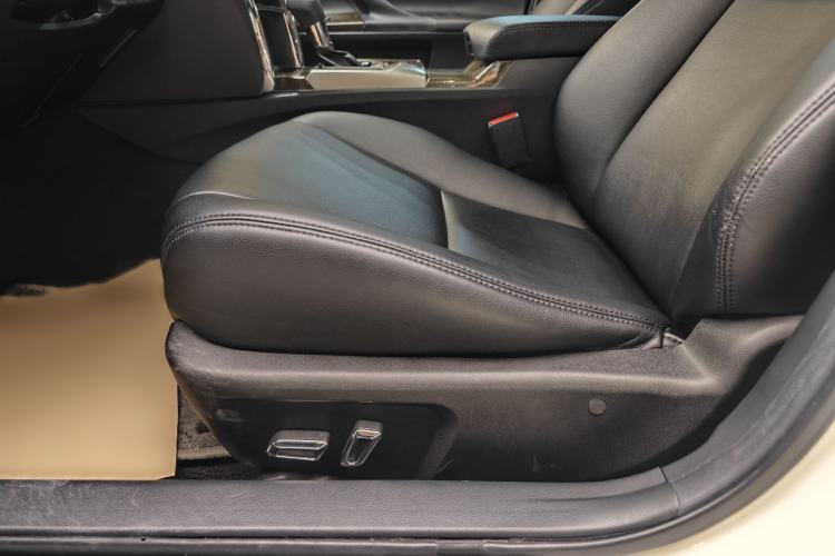Used Toyota Reiz 2013 2.5S Elite Edition Interior 12