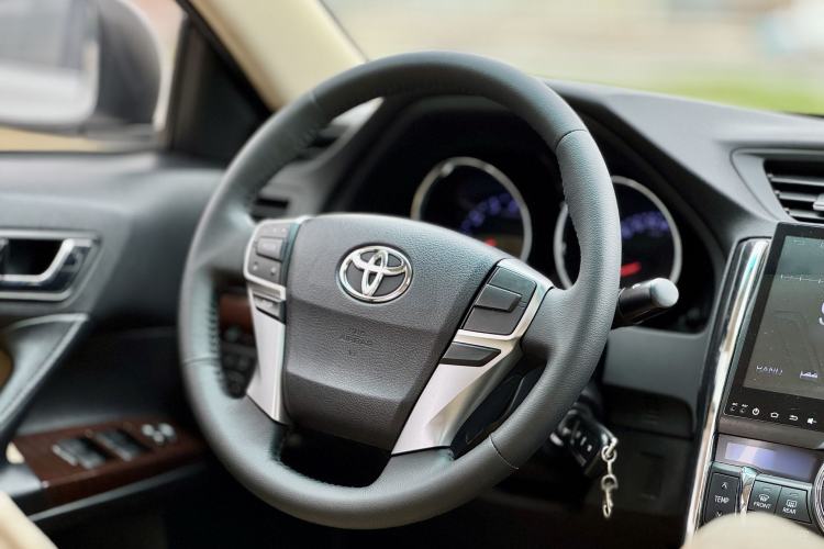 Used Toyota Reiz 2013 2.5V Elite Edition Interior 2