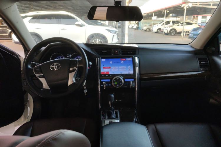 Used Toyota Reiz 2013 2.5S Elite Edition Interior 2