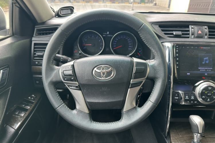 Used Toyota Reiz 2013 2.5V Elite Edition Interior 2
