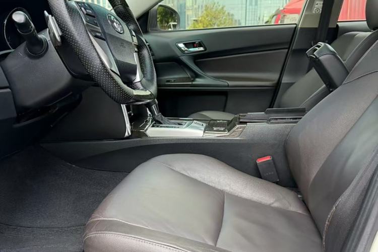 Used Toyota Reiz 2013 2.5V Elite Edition Interior 2