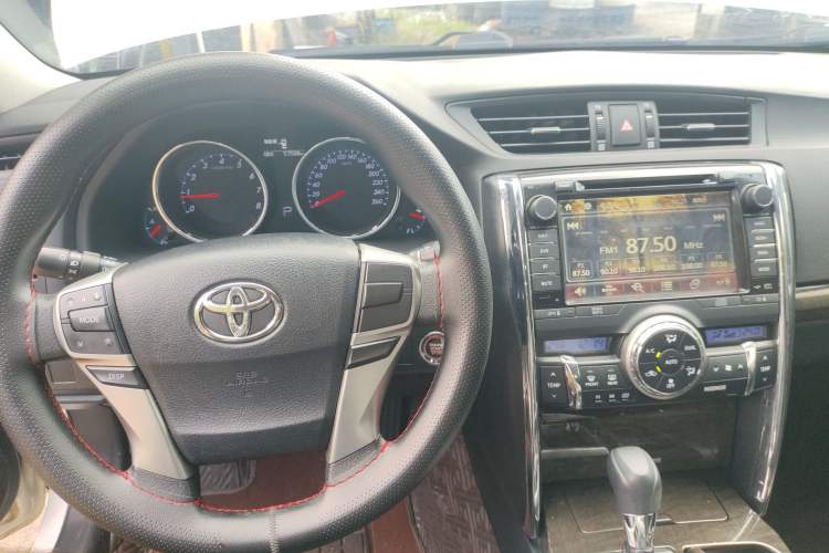 Used Toyota Reiz 2013 2.5S Elite Edition Interior 2