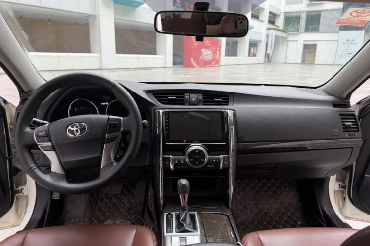 Used Toyota Reiz 2013 2.5S Elite Edition Interior 2