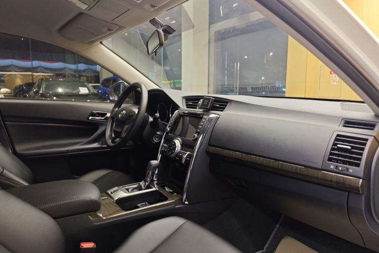 Used Toyota Reiz 2013 2.5S Elite Edition Interior 2