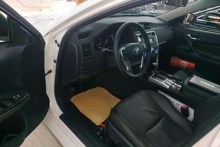 Used Toyota Reiz 2013 2.5V Elite Edition Interior 3