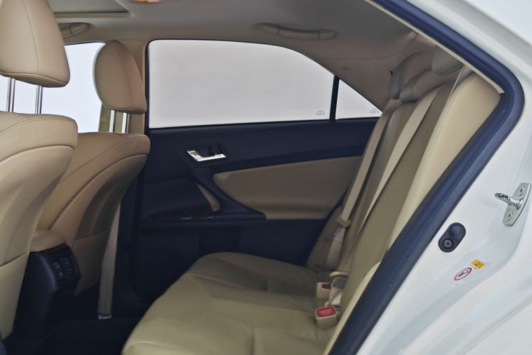 Used Toyota Reiz 2013 2.5V Elite Edition Interior 3