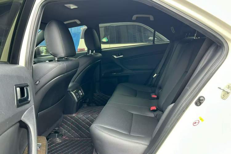 Used Toyota Reiz 2013 2.5S Elite Edition Interior 3