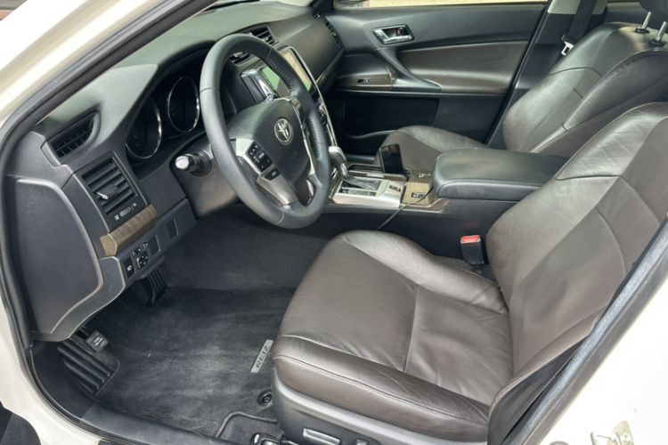 Used Toyota Reiz 2013 2.5V Elite Edition Interior 3