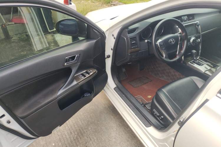 Used Toyota Reiz 2013 2.5S Elite Edition Interior 3
