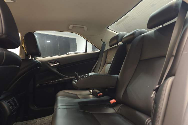 Used Toyota Reiz 2013 2.5S Elite Edition Interior 3