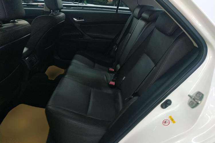 Used Toyota Reiz 2013 2.5V Elite Edition Interior 4