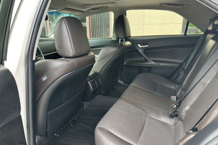 Used Toyota Reiz 2013 2.5V Elite Edition Interior 4