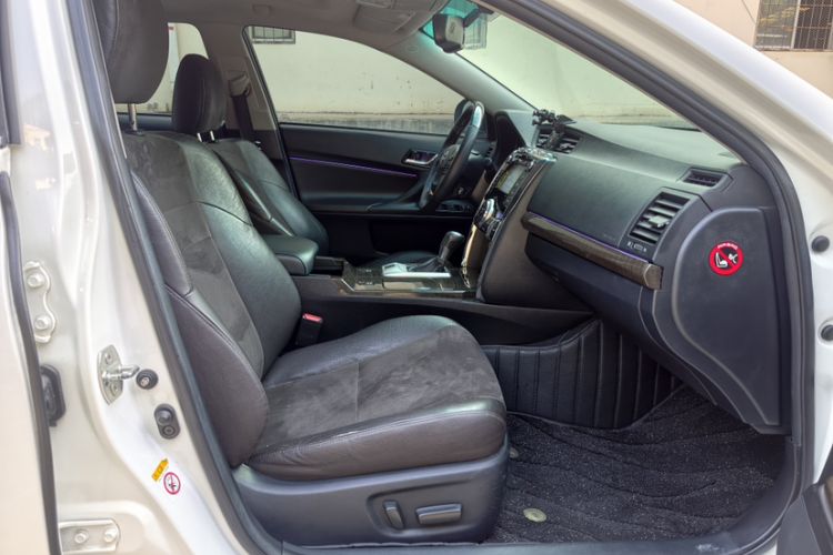 Used Toyota Reiz 2013 2.5V Shangrui Edition Interior 4