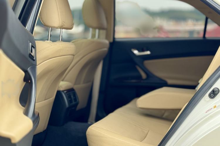 Used Toyota Reiz 2013 2.5V Elite Edition Interior 5