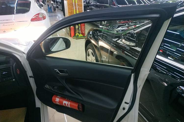 Used Toyota Reiz 2013 2.5V Elite Edition Interior 5
