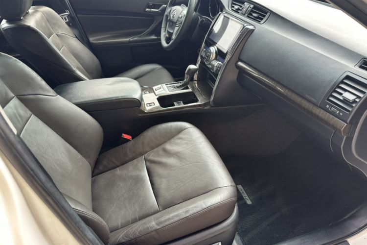 Used Toyota Reiz 2013 2.5V Elite Edition Interior 5