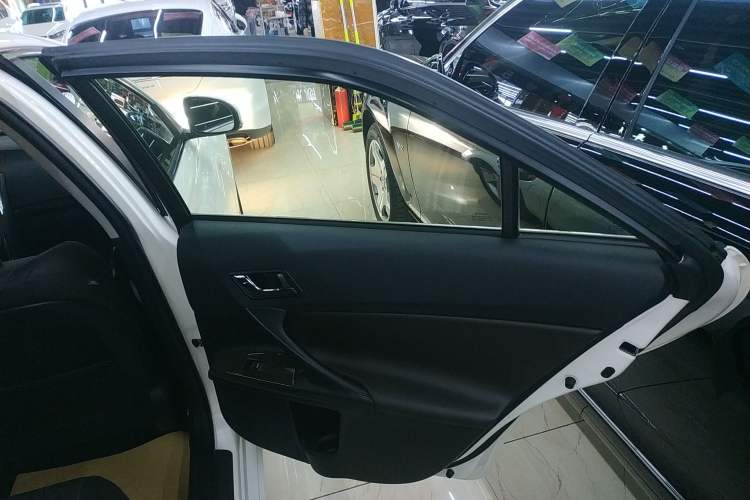 Used Toyota Reiz 2013 2.5V Elite Edition Interior 6