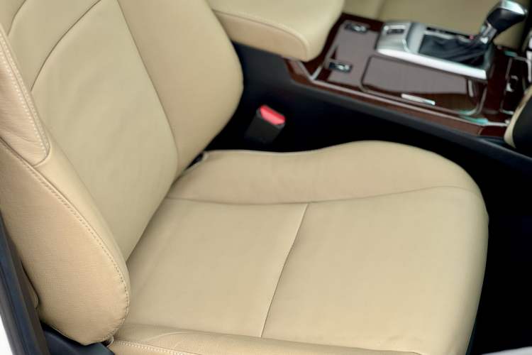 Used Toyota Reiz 2013 2.5V Elite Edition Interior 7