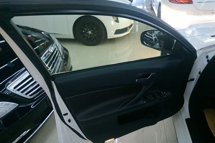 Used Toyota Reiz 2013 2.5V Elite Edition Interior 7