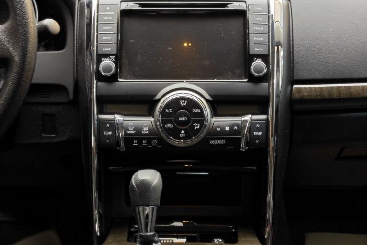 Used Toyota Reiz 2013 2.5S Elite Edition Interior 7